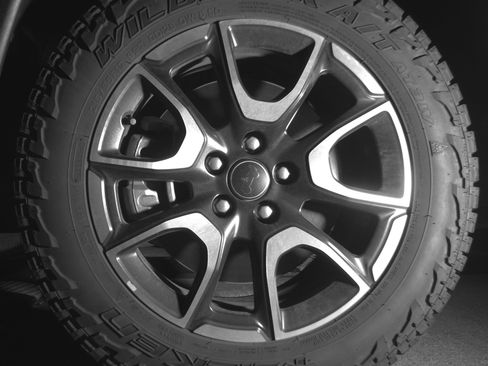 Used 2025 Jeep Compass Trailhawk image 12