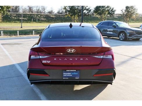 Certified 2025 Hyundai Elantra SEL image 7