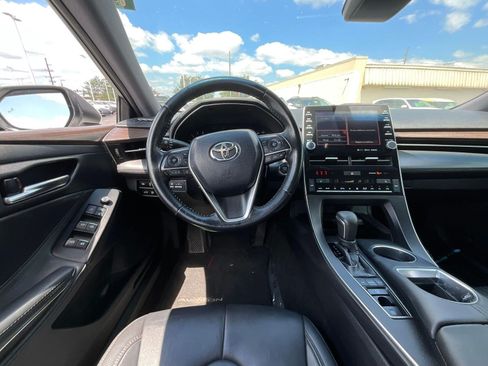 Used 2019 Toyota Avalon XLE w/ Moonroof Package FWD image 8
