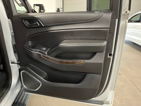 Used 2020 Chevrolet Suburban LT RWD image 15
