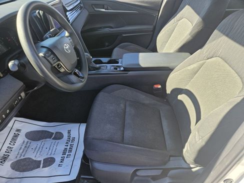 Used 2025 Toyota Camry LE image 7