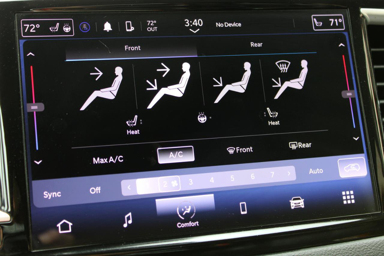 Used 2023 Chrysler Pacifica Touring-L FWD image 33