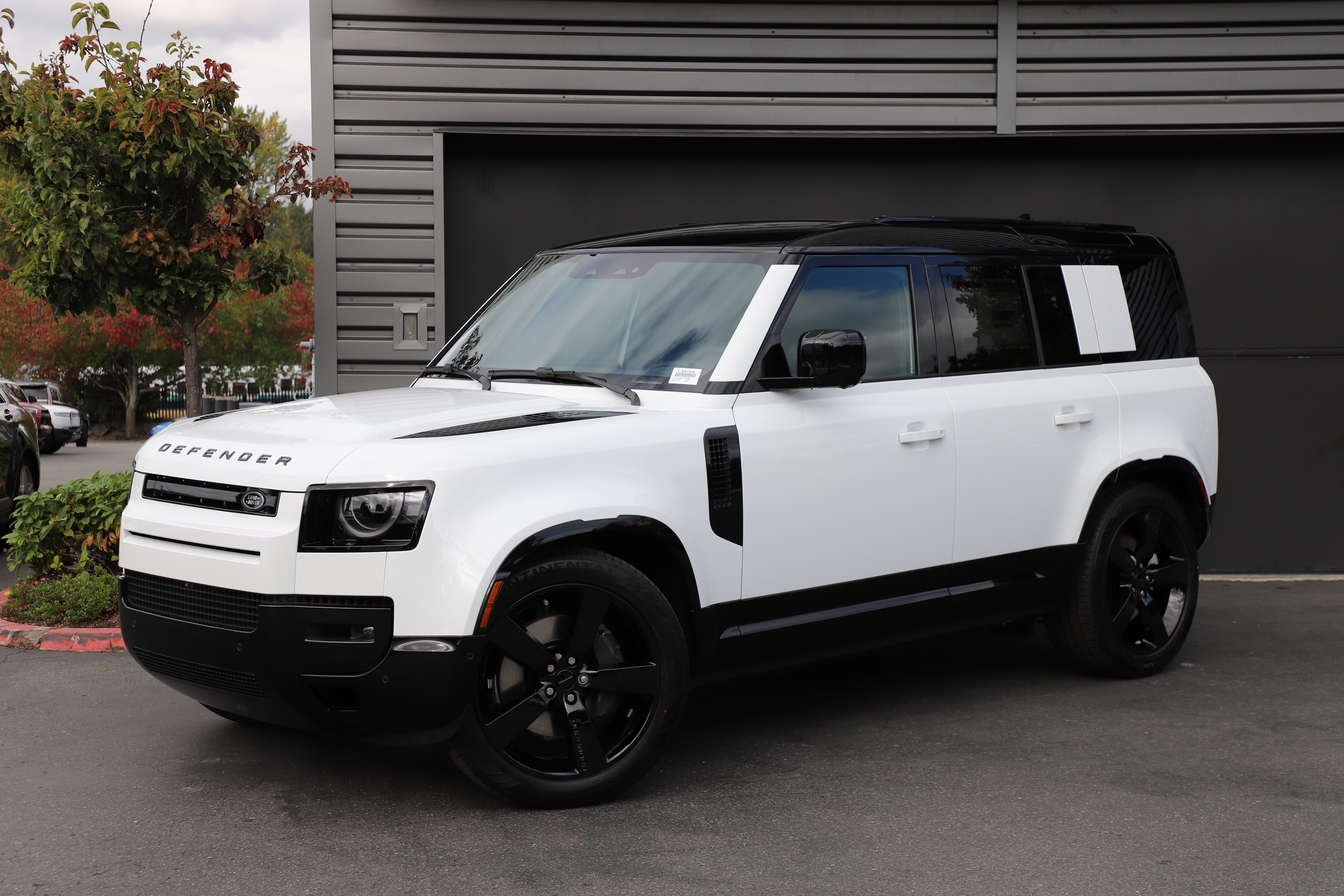 New 2026 Land Rover Defender 110 X-Dynamic SE AWD/4WD image 1