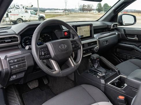 Used 2025 Toyota Tacoma 4x4 Double Cab image 10