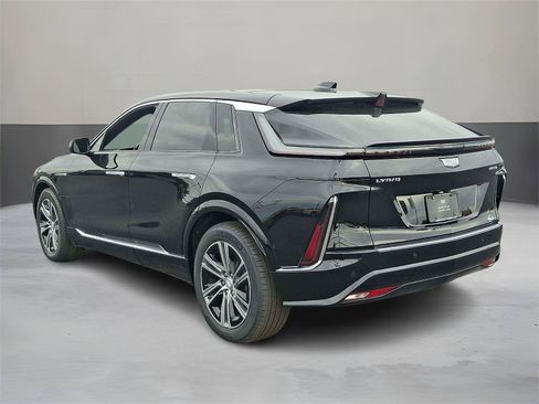 New 2026 Cadillac Lyriq Luxury AWD/4WD image 4