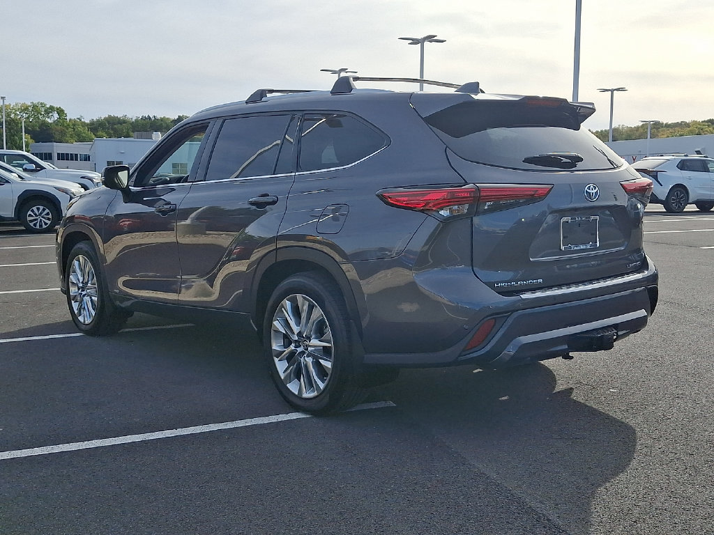 Certified 2022 Toyota Highlander Limited AWD/4WD image 4
