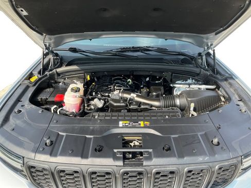Used 2023 Jeep Grand Cherokee L Laredo AWD/4WD image 32
