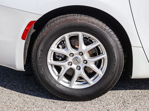 Used 2022 Chrysler Voyager LX image 11