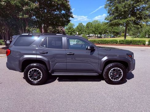 Used 2025 Toyota 4Runner TRD Off-Road Premium AWD/4WD image 15