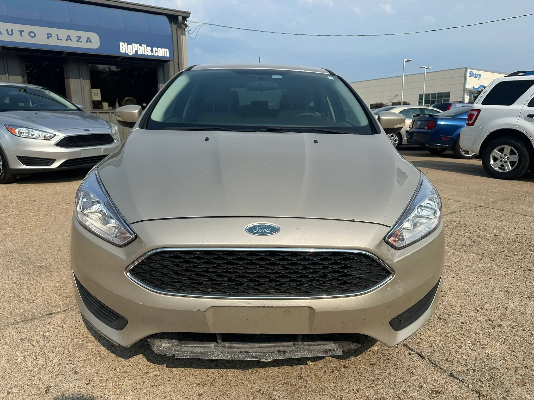 Used 2017 Ford Focus SE FWD image 2