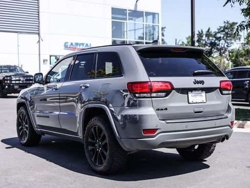 Used 2019 Jeep Grand Cherokee Altitude AWD/4WD image 10