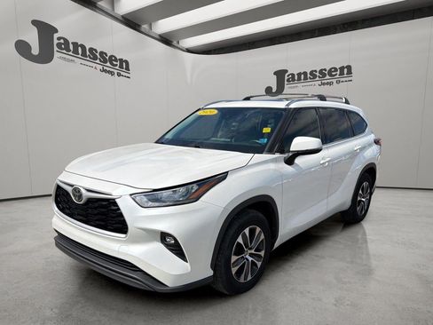 Used 2020 Toyota Highlander XLE FWD image 8