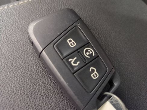 Used 2024 Volkswagen Taos SE FWD image 38