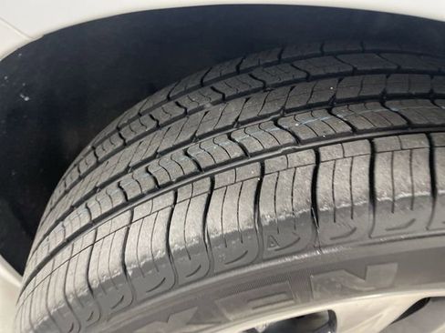 Certified 2024 Chrysler Pacifica Pinnacle image 43