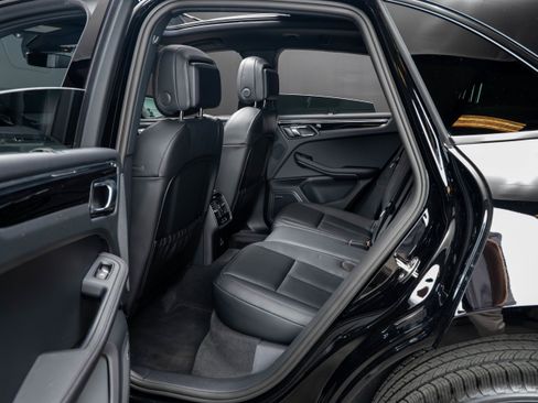 Certified 2026 Porsche Macan AWD/4WD image 38