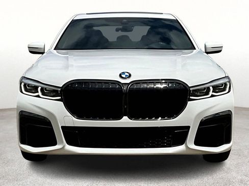 Used 2022 BMW 740i w/ M Sport Package image 4