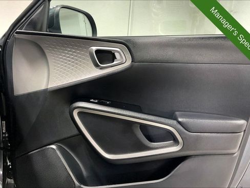Used 2025 Kia Soul LX w/ LX Technology Package FWD image 22