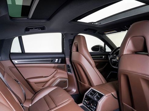 Certified 2023 Porsche Panamera 4 Platinum Edition AWD/4WD image 16