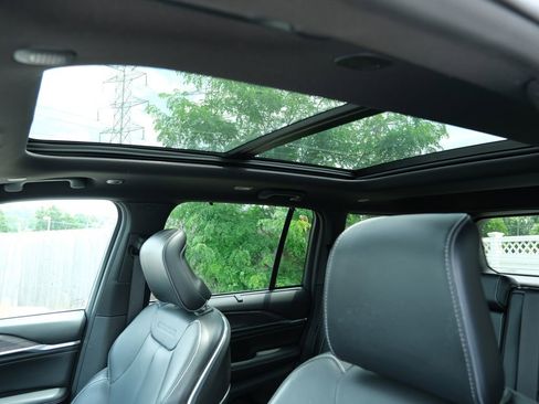 Used 2023 Jeep Grand Cherokee Overland w/ Advanced Protech Group III image 17