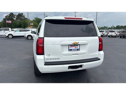 Used 2019 Chevrolet Suburban LT image 4
