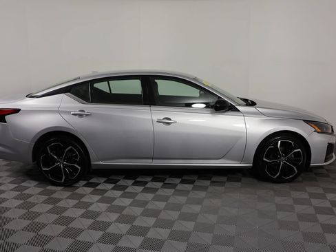 Used 2023 Nissan Altima 2.5 SR AWD/4WD image 9