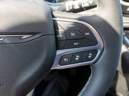 New 2027 Chrysler Pacifica Select FWD image 19