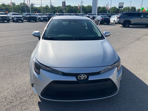 Used 2026 Toyota Corolla LE FWD image 3