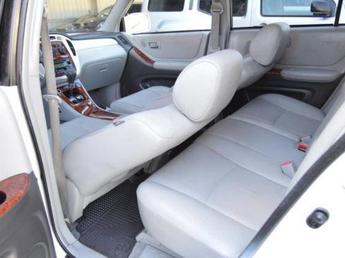 Used 2004 Toyota Highlander Limited AWD/4WD image 55