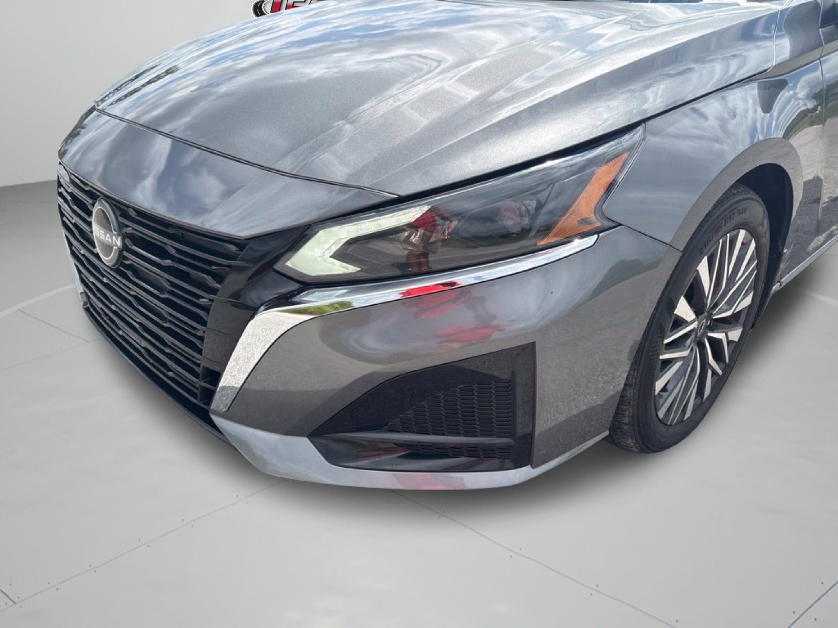 Used 2024 Nissan Altima 2.5 SV w/ SV Premium Package FWD image 30