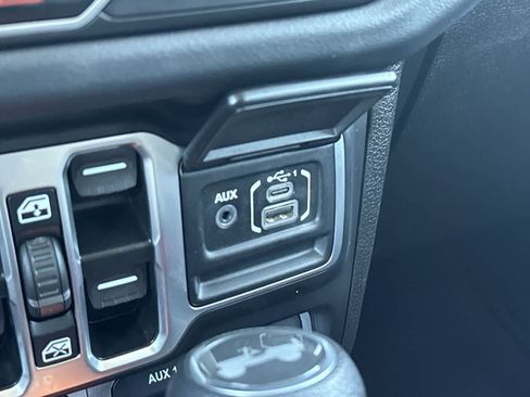 Used 2025 Jeep Wrangler Rubicon image 24