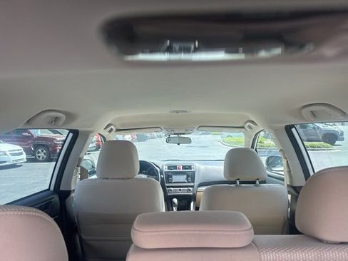 Used 2017 Subaru Outback 2.5i image 5
