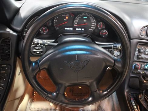 Used 2001 Chevrolet Corvette Coupe w/ Preferred Equipment Group1 RWD image 24