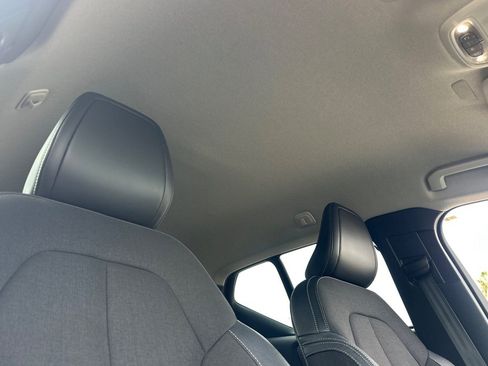 Used 2020 Volvo XC40 T5 Momentum image 16