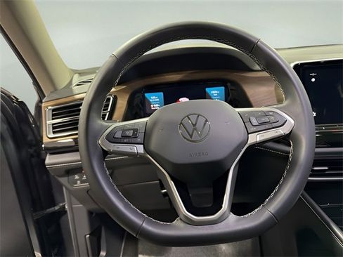 Used 2024 Volkswagen Atlas SE w/ Panoramic Sunroof Package image 15