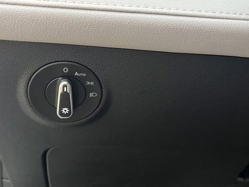 New 2025 Volkswagen Taos SEL image 8