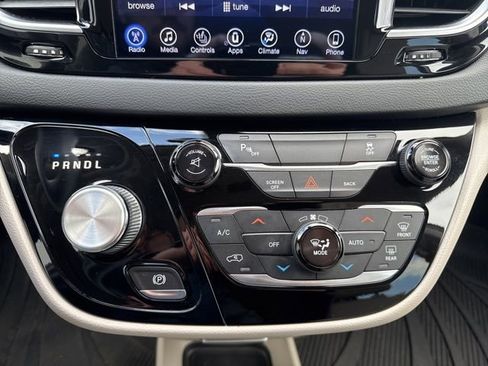 Used 2017 Chrysler Pacifica Touring-L Plus image 16