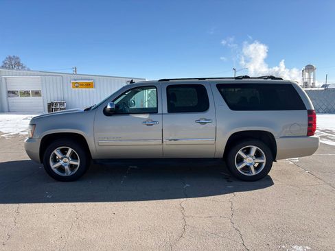 Used 2014 Chevrolet Suburban LTZ image 4