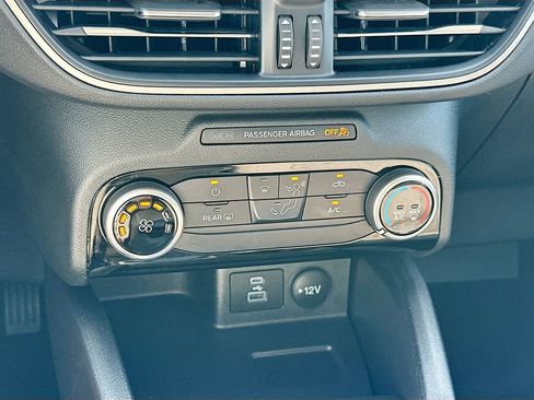 Used 2022 Ford Escape SE image 21