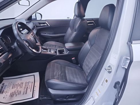 Used 2024 Mitsubishi Outlander SE FWD image 11