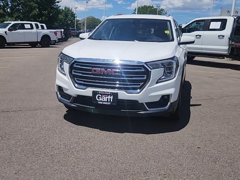 Used 2024 GMC Terrain SLT AWD/4WD image 16