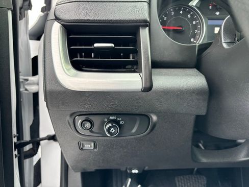 Used 2022 GMC Terrain SLE w/ Driver Convenience Package image 15