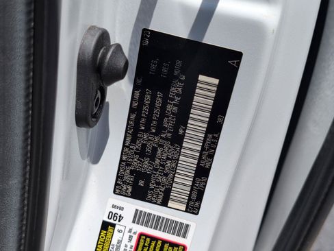 Used 2024 Toyota Sienna XLE FWD image 15
