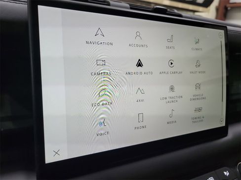 New 2025 Land Rover Defender 110 X-Dynamic SE image 31