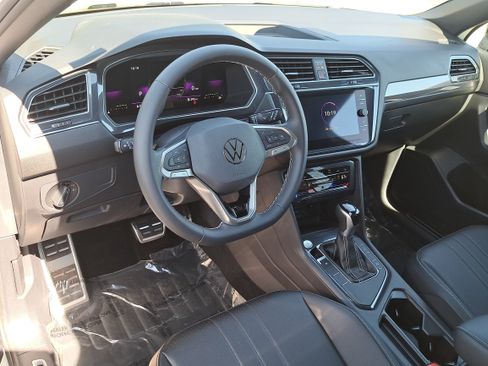 Used 2023 Volkswagen Tiguan SE R-Line FWD image 16