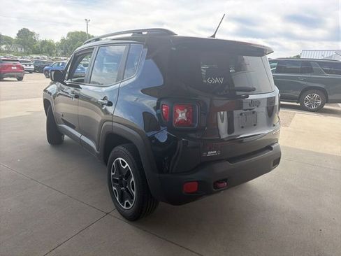 Used 2017 Jeep Renegade Trailhawk AWD/4WD image 3