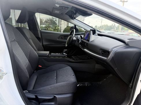 Used 2024 Toyota Prius LE FWD image 22