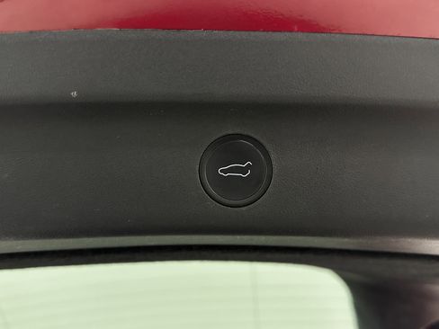 Used 2021 Tesla Model Y Long Range image 32