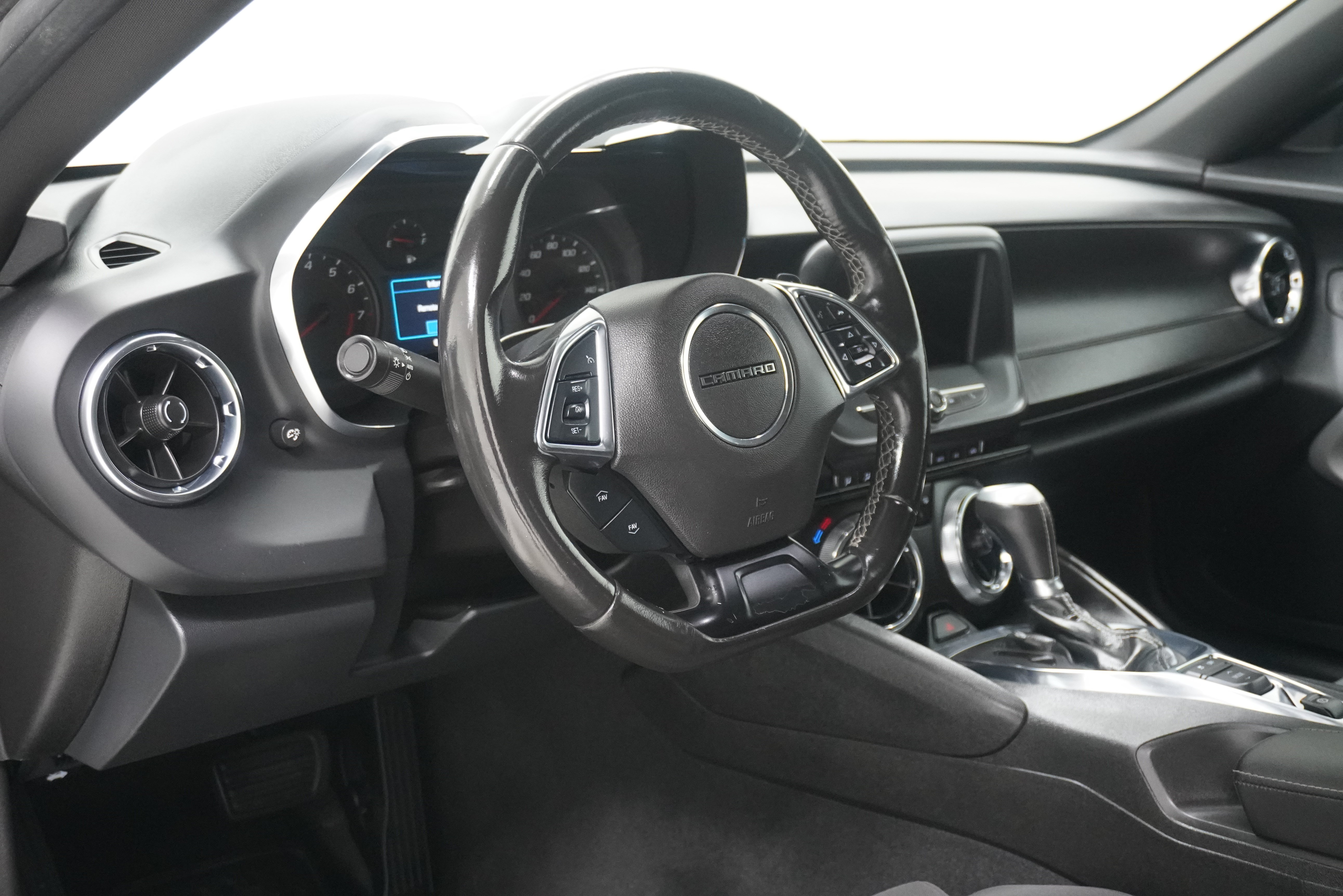Used 2023 Chevrolet Camaro LT RWD image 10