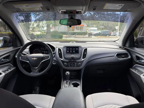 Used 2019 Chevrolet Equinox LS w/ LS Convenience Package FWD image 9