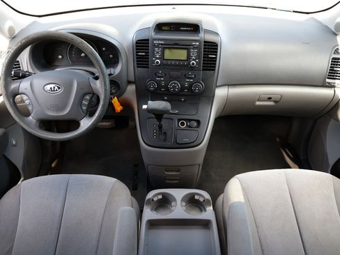 Used 2012 Kia Sedona LX image 2
